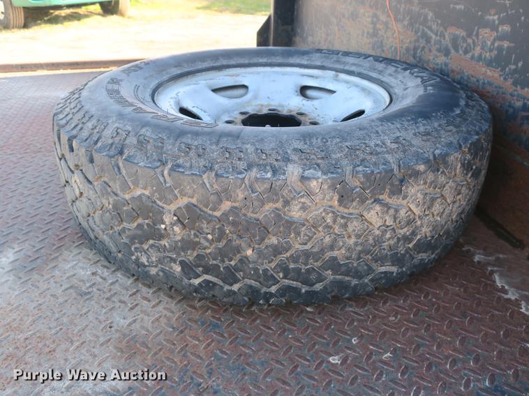 image for item DB8946 2003 Chevrolet Silverado 2500HD flatbed pickup truck