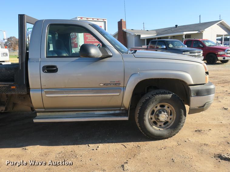 image for item DB8946 2003 Chevrolet Silverado 2500HD flatbed pickup truck