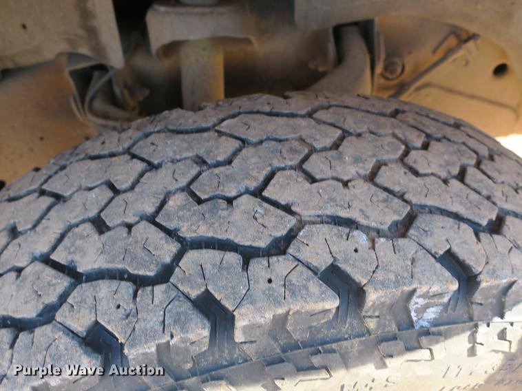 image for item DB8946 2003 Chevrolet Silverado 2500HD flatbed pickup truck