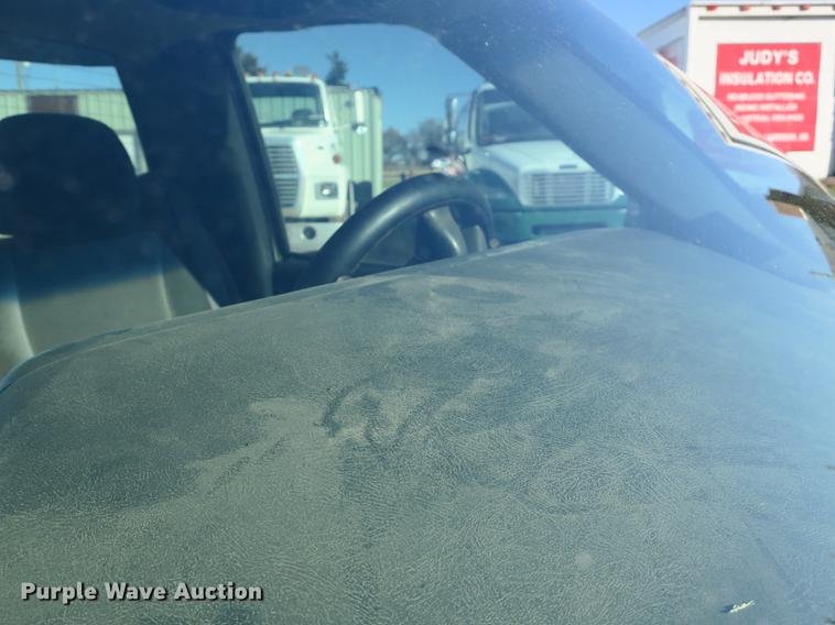 image for item DB8946 2003 Chevrolet Silverado 2500HD flatbed pickup truck