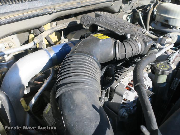 image for item DB8946 2003 Chevrolet Silverado 2500HD flatbed pickup truck