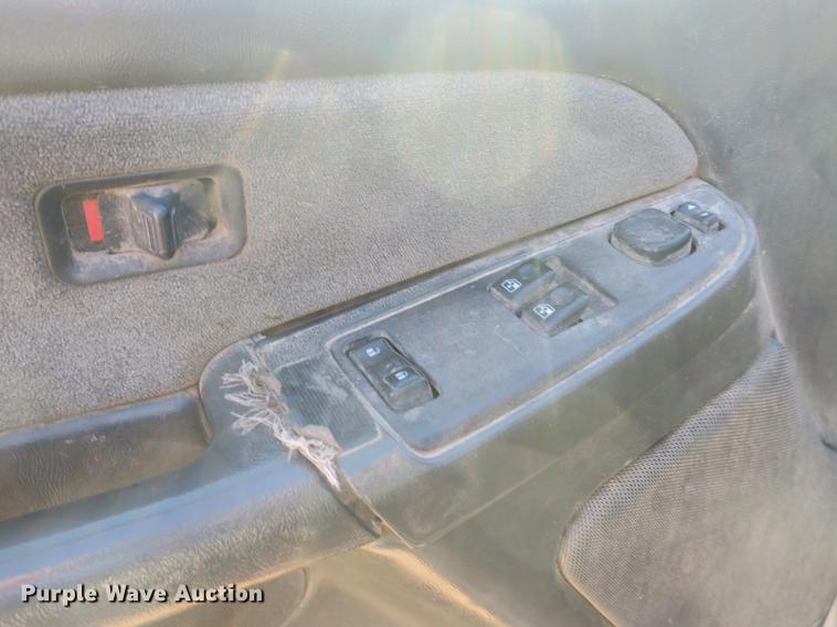 image for item DB8946 2003 Chevrolet Silverado 2500HD flatbed pickup truck