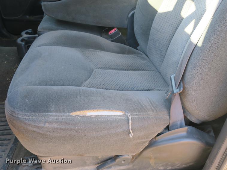 image for item DB8946 2003 Chevrolet Silverado 2500HD flatbed pickup truck