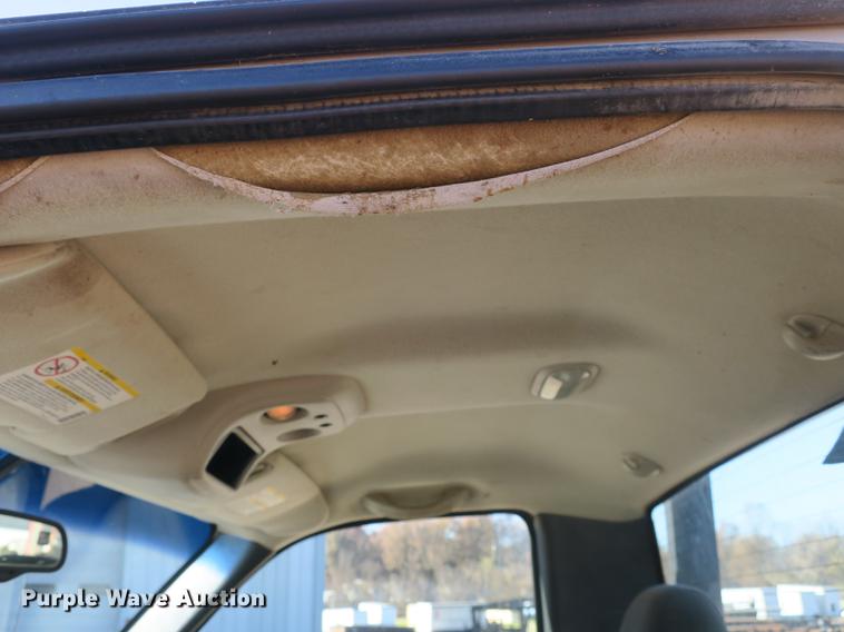 image for item DB8946 2003 Chevrolet Silverado 2500HD flatbed pickup truck