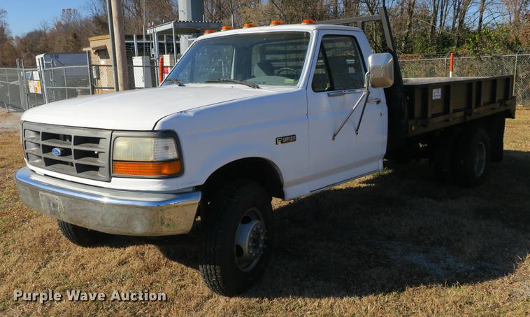 image for item DB8948 1995 Ford F450 Super Duty flatbed truck
