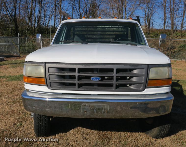 image for item DB8948 1995 Ford F450 Super Duty flatbed truck