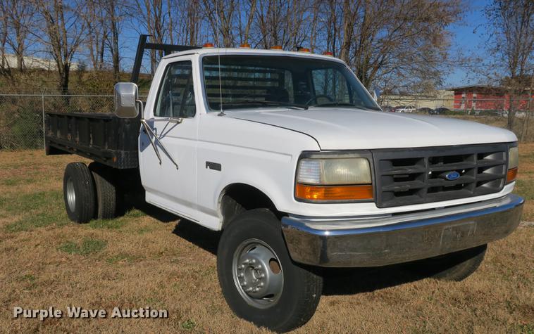 image for item DB8948 1995 Ford F450 Super Duty flatbed truck