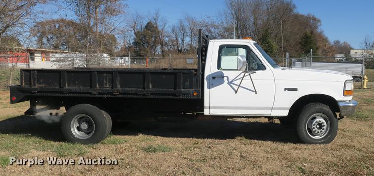 image for item DB8948 1995 Ford F450 Super Duty flatbed truck