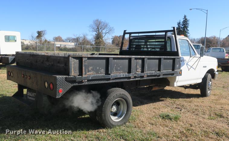 image for item DB8948 1995 Ford F450 Super Duty flatbed truck
