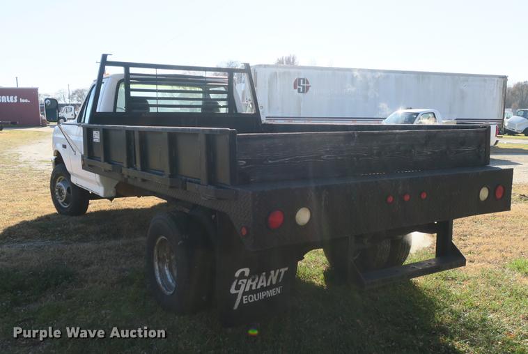 image for item DB8948 1995 Ford F450 Super Duty flatbed truck