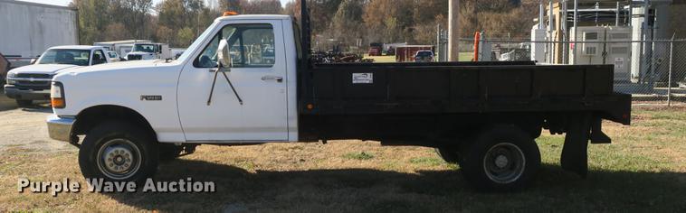 image for item DB8948 1995 Ford F450 Super Duty flatbed truck