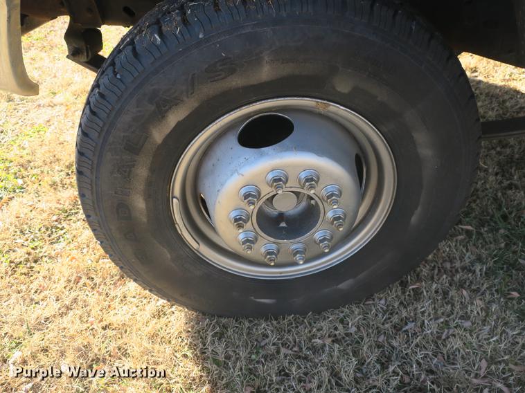 image for item DB8948 1995 Ford F450 Super Duty flatbed truck