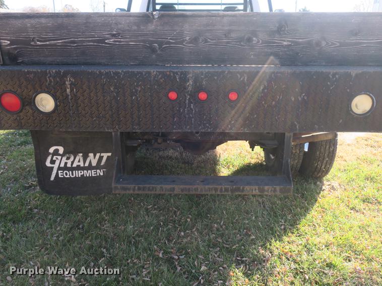 image for item DB8948 1995 Ford F450 Super Duty flatbed truck