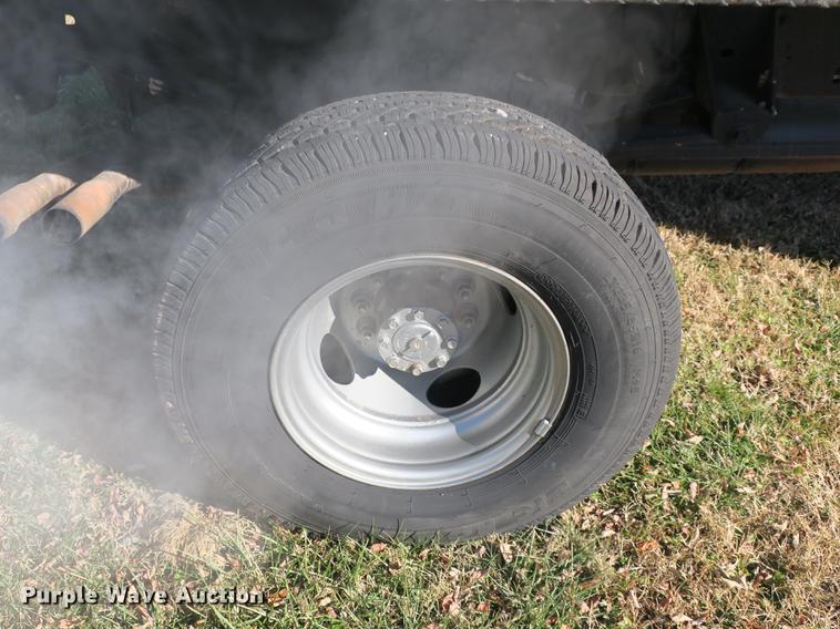 image for item DB8948 1995 Ford F450 Super Duty flatbed truck