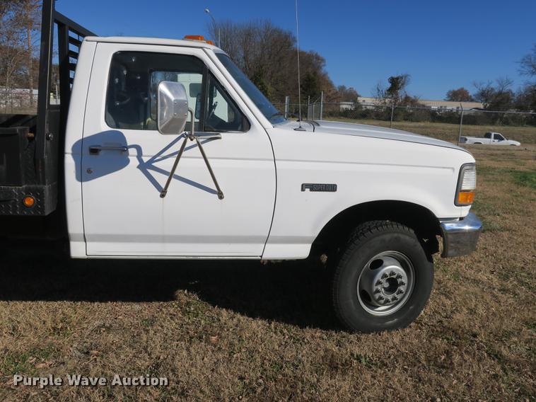 image for item DB8948 1995 Ford F450 Super Duty flatbed truck