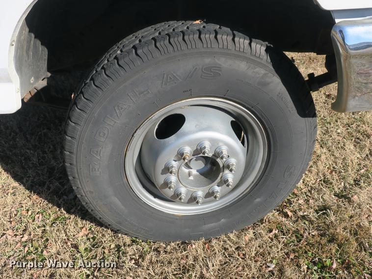 image for item DB8948 1995 Ford F450 Super Duty flatbed truck