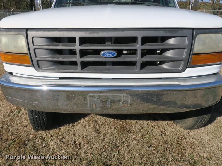 image for item DB8948 1995 Ford F450 Super Duty flatbed truck
