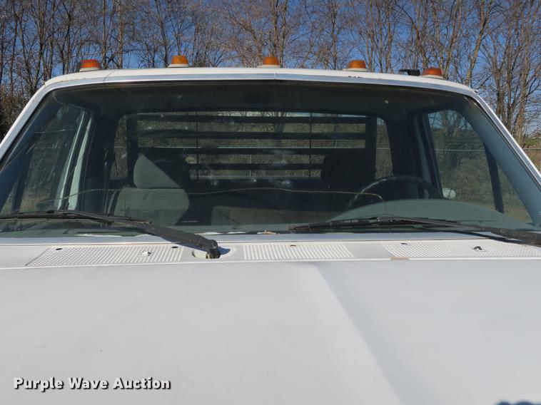 image for item DB8948 1995 Ford F450 Super Duty flatbed truck