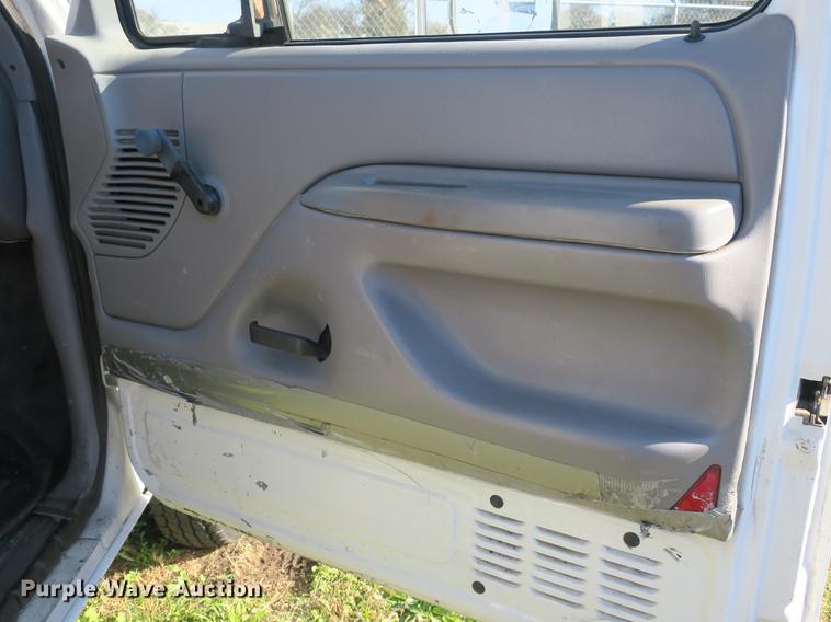 image for item DB8948 1995 Ford F450 Super Duty flatbed truck