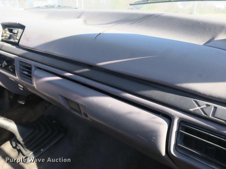 image for item DB8948 1995 Ford F450 Super Duty flatbed truck