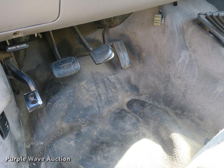 image for item DB8948 1995 Ford F450 Super Duty flatbed truck