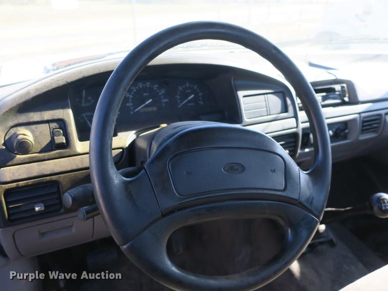 image for item DB8948 1995 Ford F450 Super Duty flatbed truck