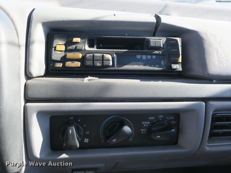 image for item DB8948 1995 Ford F450 Super Duty flatbed truck