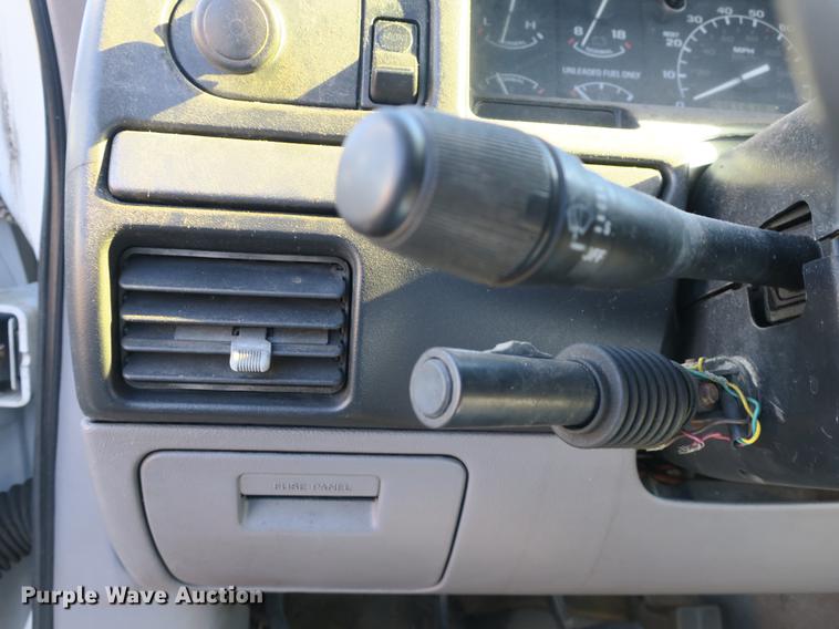 image for item DB8948 1995 Ford F450 Super Duty flatbed truck