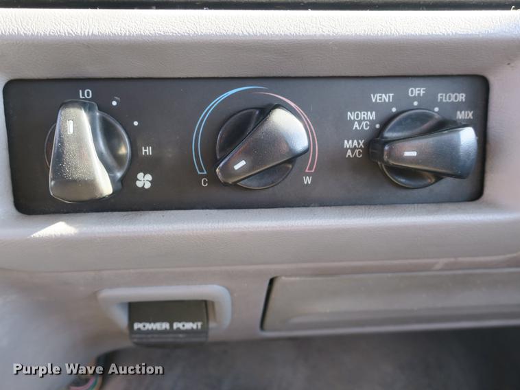 image for item DB8948 1995 Ford F450 Super Duty flatbed truck