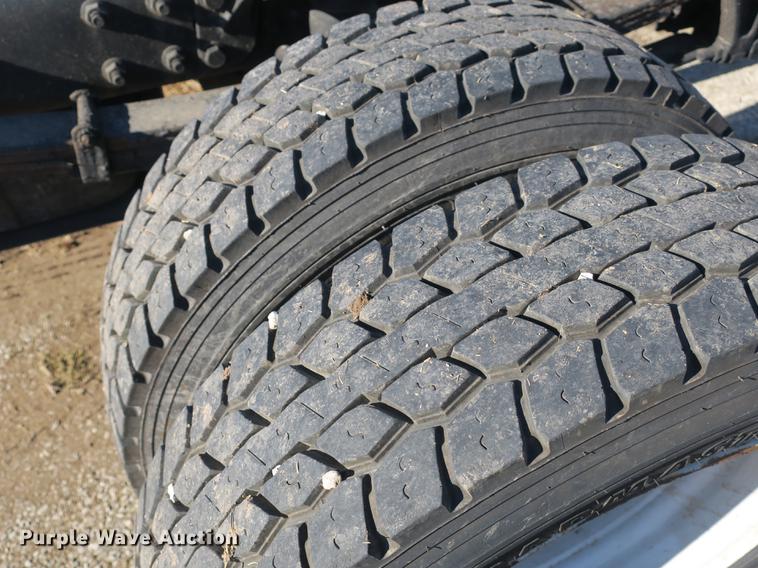 image for item DB8949 2007 Ford LCF truck cab and chassis