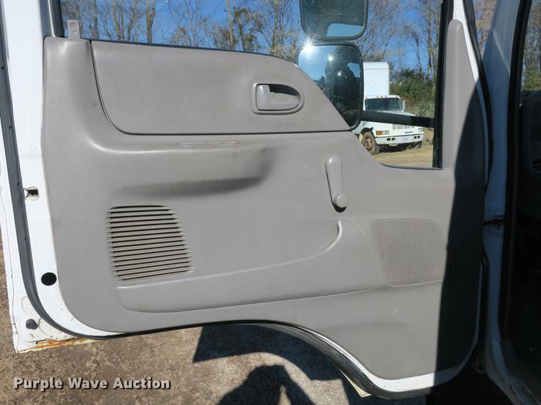 image for item DB8949 2007 Ford LCF truck cab and chassis