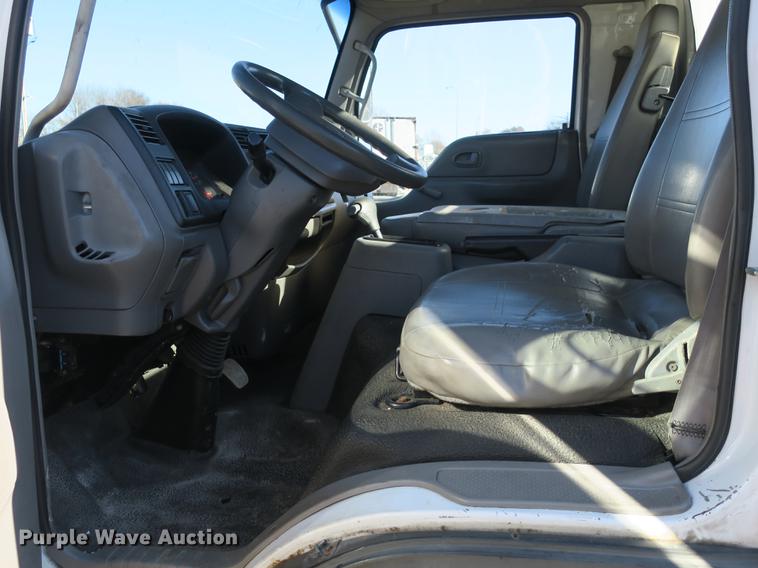 image for item DB8949 2007 Ford LCF truck cab and chassis