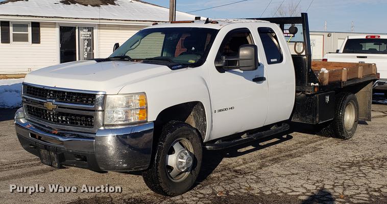 image for item DB9486 2009 Chevrolet Silverado 3500HD Ext. Cab flatbed pickup truck