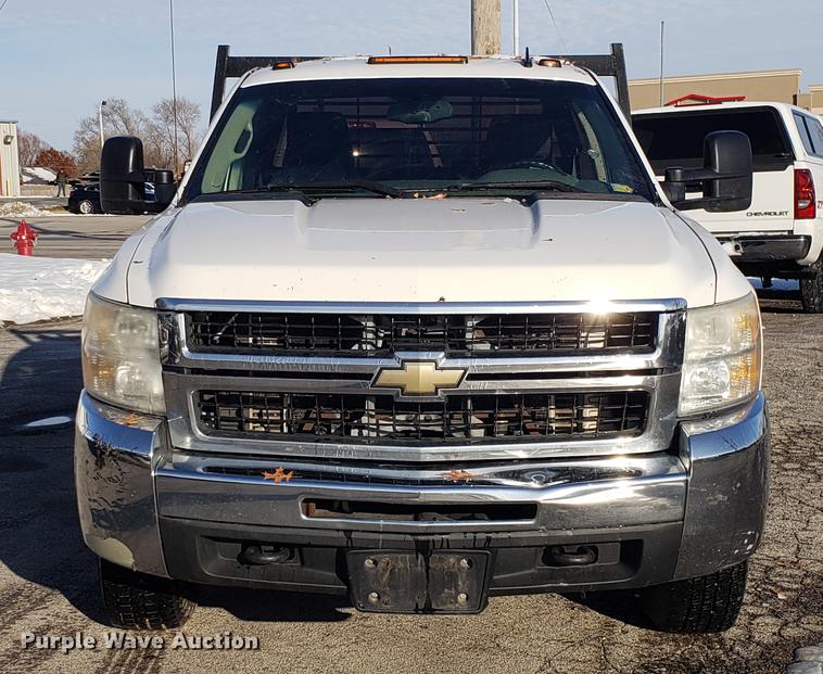 image for item DB9486 2009 Chevrolet Silverado 3500HD Ext. Cab flatbed pickup truck