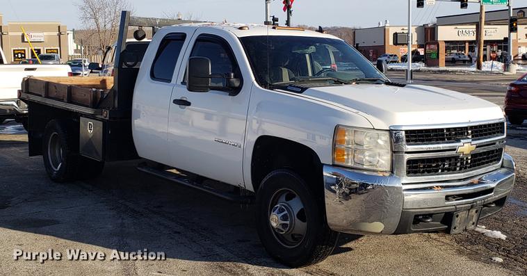 image for item DB9486 2009 Chevrolet Silverado 3500HD Ext. Cab flatbed pickup truck