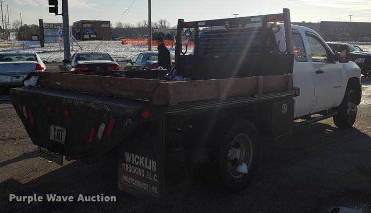 image for item DB9486 2009 Chevrolet Silverado 3500HD Ext. Cab flatbed pickup truck