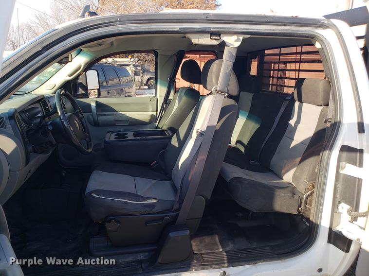 image for item DB9486 2009 Chevrolet Silverado 3500HD Ext. Cab flatbed pickup truck