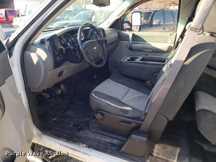 image for item DB9486 2009 Chevrolet Silverado 3500HD Ext. Cab flatbed pickup truck