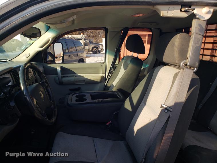 image for item DB9486 2009 Chevrolet Silverado 3500HD Ext. Cab flatbed pickup truck