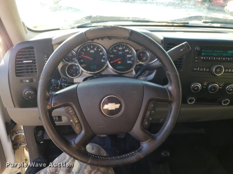 image for item DB9486 2009 Chevrolet Silverado 3500HD Ext. Cab flatbed pickup truck