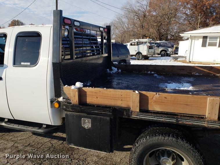 image for item DB9486 2009 Chevrolet Silverado 3500HD Ext. Cab flatbed pickup truck