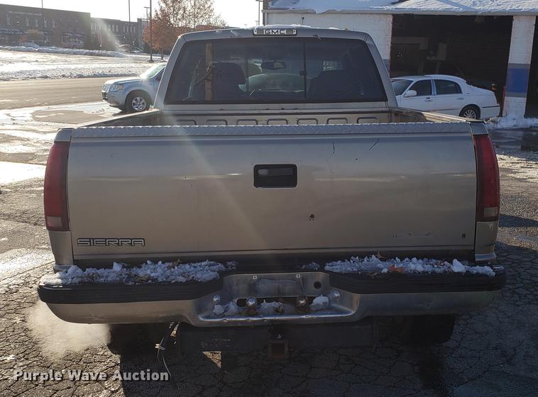 image for item DB9487 1999 GMC Sierra 2500 Crew Cab pickup truck