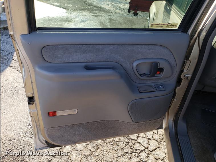 image for item DB9487 1999 GMC Sierra 2500 Crew Cab pickup truck