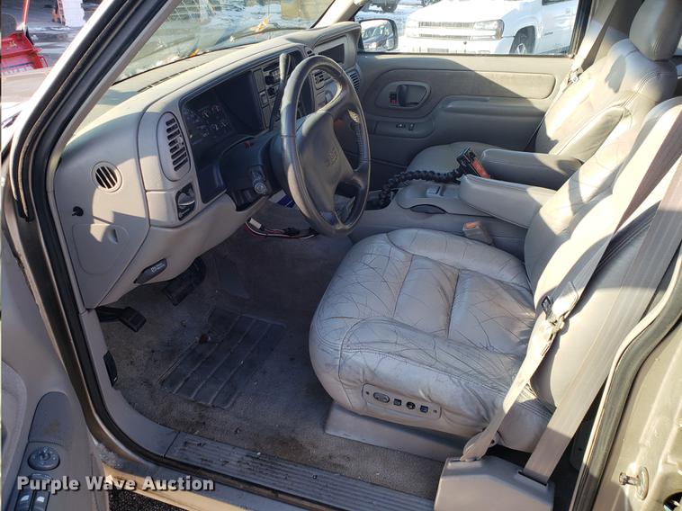 image for item DB9487 1999 GMC Sierra 2500 Crew Cab pickup truck