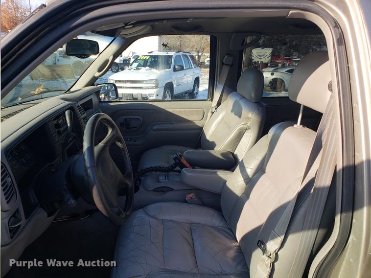 image for item DB9487 1999 GMC Sierra 2500 Crew Cab pickup truck