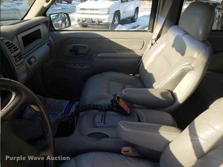 image for item DB9487 1999 GMC Sierra 2500 Crew Cab pickup truck