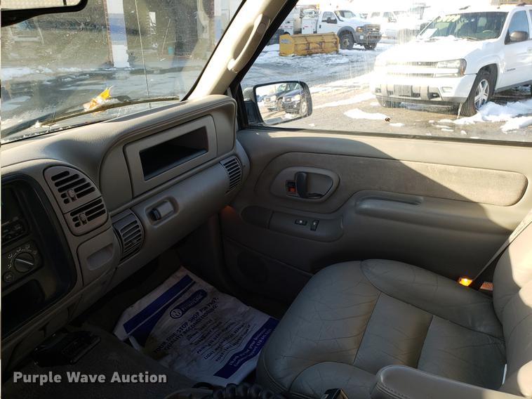 image for item DB9487 1999 GMC Sierra 2500 Crew Cab pickup truck