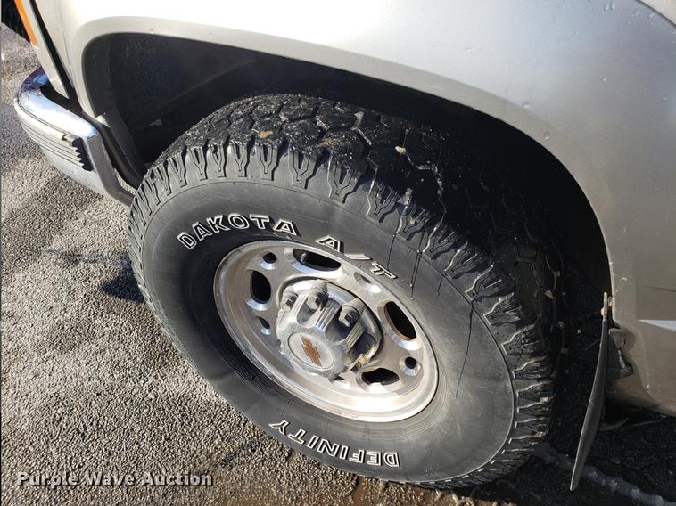 image for item DB9487 1999 GMC Sierra 2500 Crew Cab pickup truck