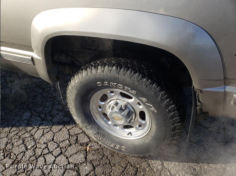 image for item DB9487 1999 GMC Sierra 2500 Crew Cab pickup truck