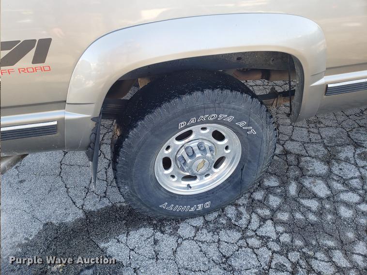 image for item DB9487 1999 GMC Sierra 2500 Crew Cab pickup truck